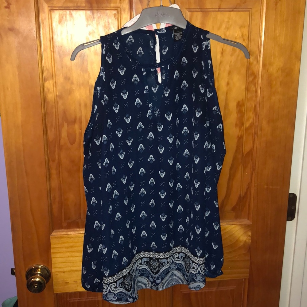 Cold shoulder woven